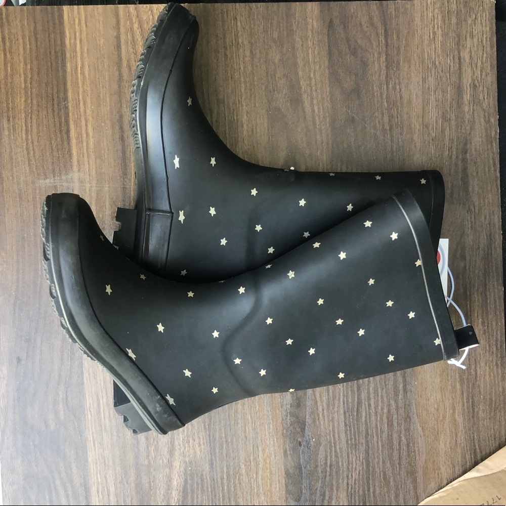 Black star boots